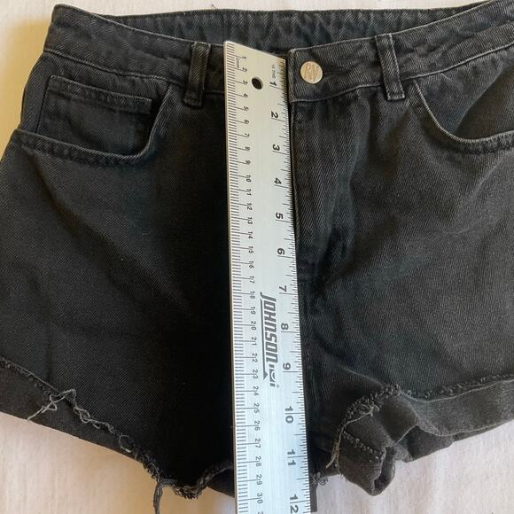 Reclaimed Vintage Women Summer Jean Shorts, size 28, Black - Picture 5 of 11